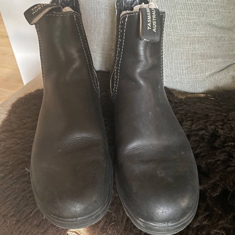 Blundstone Women's 1448 Chelsea Boot (EUC)